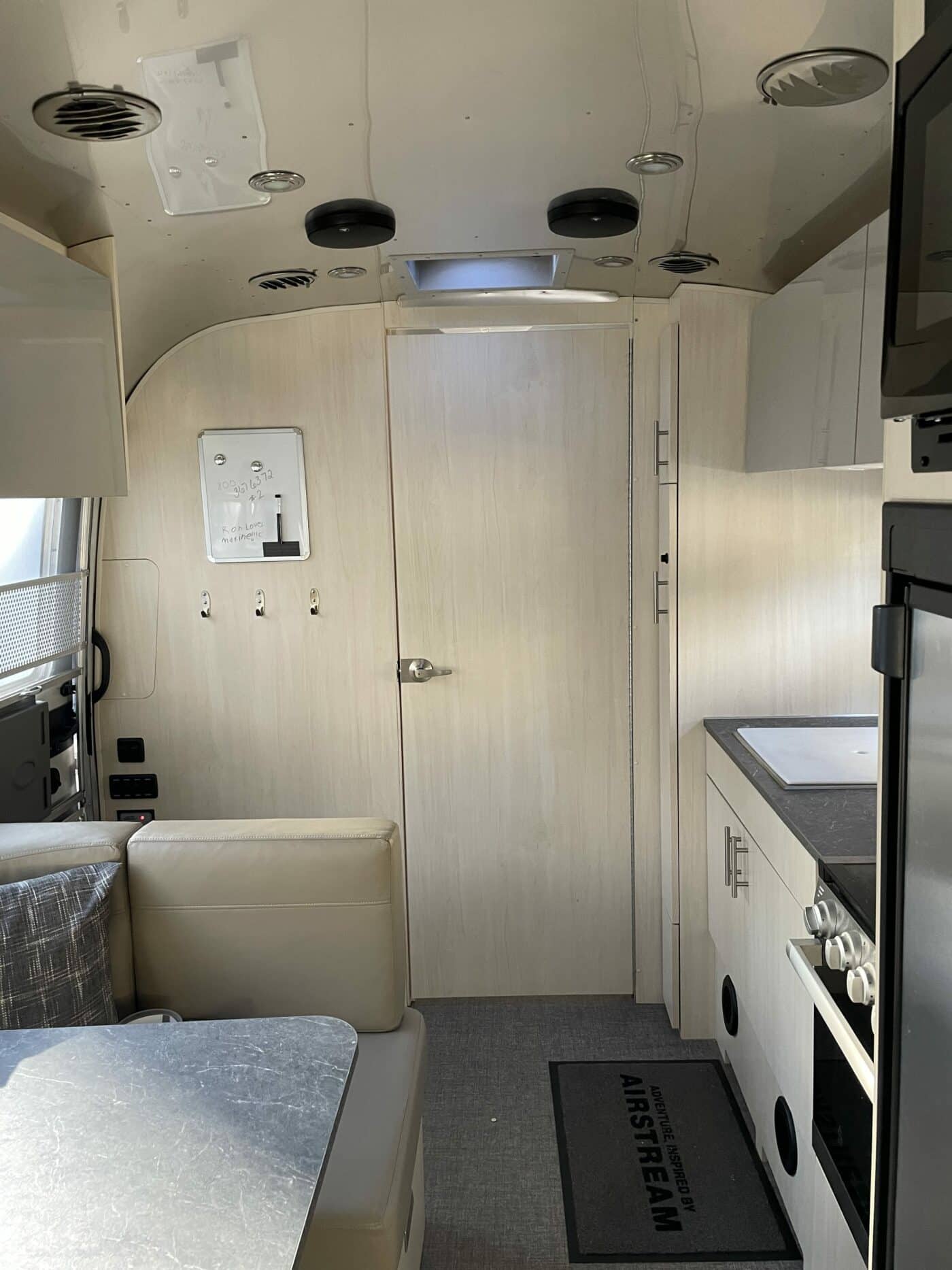 2021 23FT Flying Cloud For Sale In Lake Mills, Wisconsin - Airstream ...